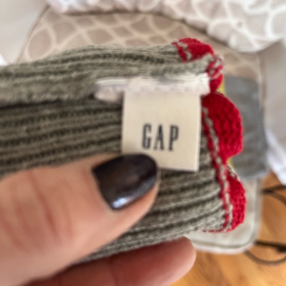 GAP Striped Knit Scarf and Gloves NWOT - Picture 3 of 5